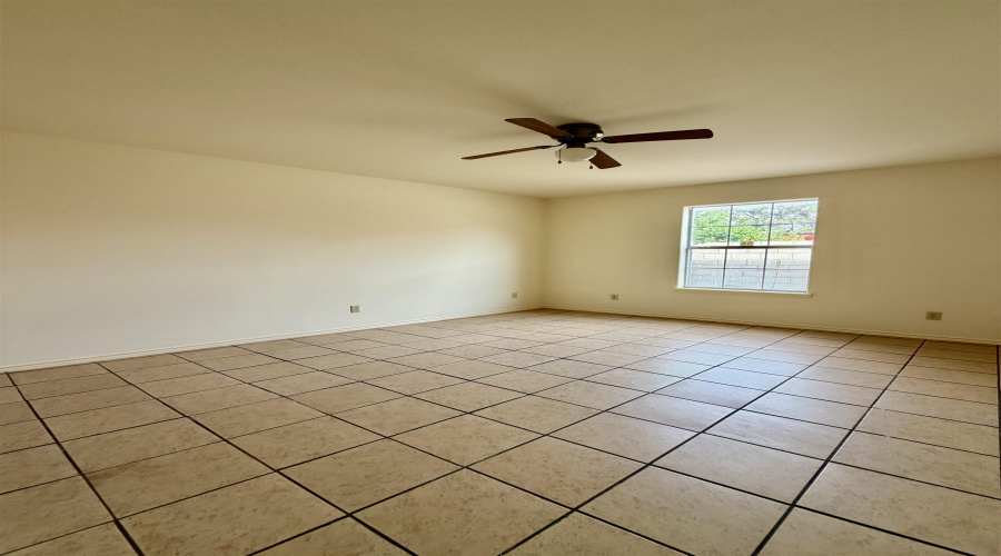 206 E Canal St, LAREDO, Texas 78041, 2 Bedrooms Bedrooms, 4 Rooms Rooms,1 BathroomBathrooms,Residential,For Rent,206 E Canal St,20255240