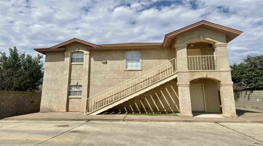 206 E Canal St, LAREDO, Texas 78041, 2 Bedrooms Bedrooms, 4 Rooms Rooms,1 BathroomBathrooms,Residential,For Rent,206 E Canal St,20255240