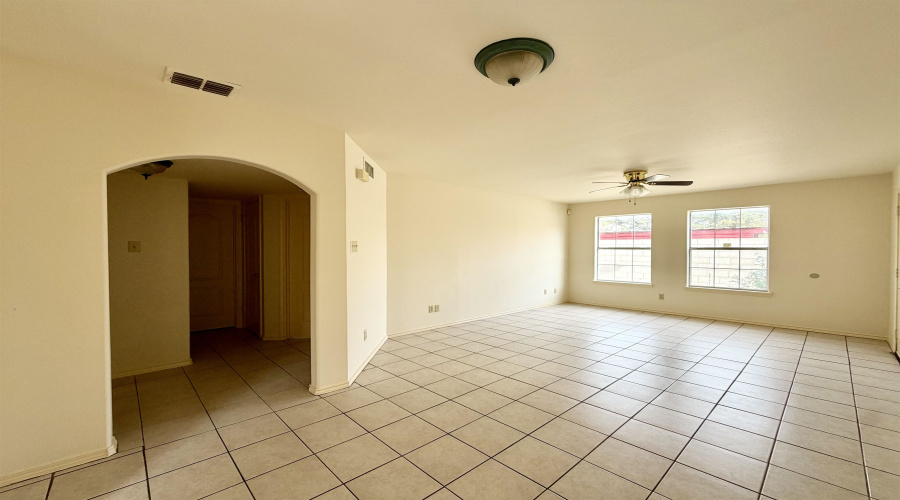 206 E Canal St, LAREDO, Texas 78041, 2 Bedrooms Bedrooms, 4 Rooms Rooms,1 BathroomBathrooms,Residential,For Rent,206 E Canal St,20255240