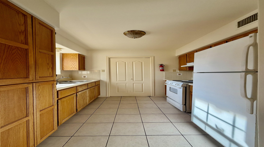 206 E Canal St, LAREDO, Texas 78041, 2 Bedrooms Bedrooms, 4 Rooms Rooms,1 BathroomBathrooms,Residential,For Rent,206 E Canal St,20255240