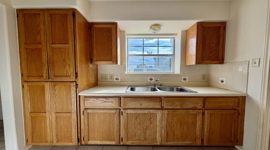 206 E Canal St, LAREDO, Texas 78041, 2 Bedrooms Bedrooms, 4 Rooms Rooms,1 BathroomBathrooms,Residential,For Rent,206 E Canal St,20255240