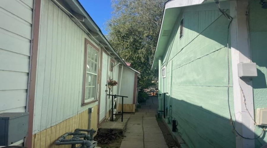 3206 Flores Ave, Laredo, Texas 78040, 2 Bedrooms Bedrooms, 4 Rooms Rooms,2 BathroomsBathrooms,Residential,For Sale,3206 Flores Ave,20255244