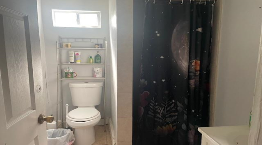 3206 Flores Ave, Laredo, Texas 78040, 2 Bedrooms Bedrooms, 4 Rooms Rooms,2 BathroomsBathrooms,Residential,For Sale,3206 Flores Ave,20255244