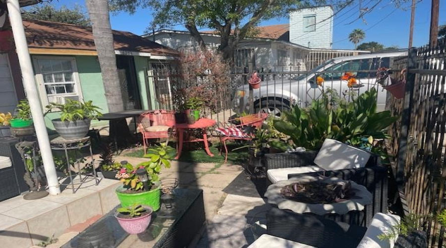 3206 Flores Ave, Laredo, Texas 78040, 2 Bedrooms Bedrooms, 4 Rooms Rooms,2 BathroomsBathrooms,Residential,For Sale,3206 Flores Ave,20255244