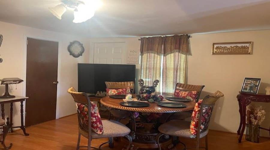 3206 Flores Ave, Laredo, Texas 78040, 2 Bedrooms Bedrooms, 4 Rooms Rooms,2 BathroomsBathrooms,Residential,For Sale,3206 Flores Ave,20255244