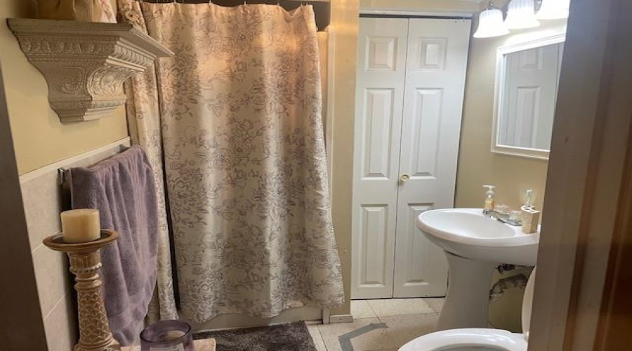 3206 Flores Ave, Laredo, Texas 78040, 2 Bedrooms Bedrooms, 4 Rooms Rooms,2 BathroomsBathrooms,Residential,For Sale,3206 Flores Ave,20255244