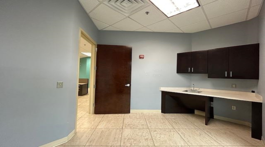 6909 Springfield Ave, Laredo, Texas 78041, 1 Room Rooms,1 BathroomBathrooms,Commercial retail/office,For Rent,6909 Springfield Ave,20255247