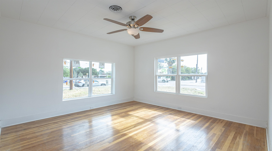 2020 Clark Blvd, LAREDO, Texas 78043, 3 Bedrooms Bedrooms, 5 Rooms Rooms,2 BathroomsBathrooms,Residential,For Sale,2020 Clark Blvd,20255258