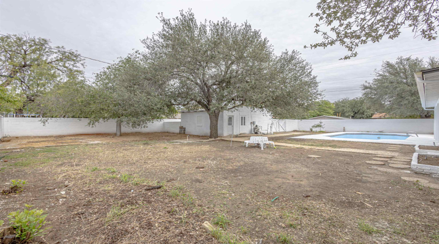 2020 Clark Blvd, LAREDO, Texas 78043, 3 Bedrooms Bedrooms, 5 Rooms Rooms,2 BathroomsBathrooms,Residential,For Sale,2020 Clark Blvd,20255258