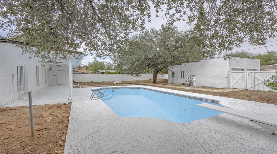 2020 Clark Blvd, LAREDO, Texas 78043, 3 Bedrooms Bedrooms, 5 Rooms Rooms,2 BathroomsBathrooms,Residential,For Sale,2020 Clark Blvd,20255258