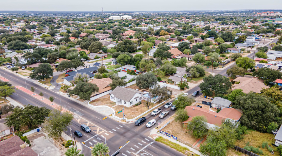 2020 Clark Blvd, LAREDO, Texas 78043, 3 Bedrooms Bedrooms, 5 Rooms Rooms,2 BathroomsBathrooms,Residential,For Sale,2020 Clark Blvd,20255258