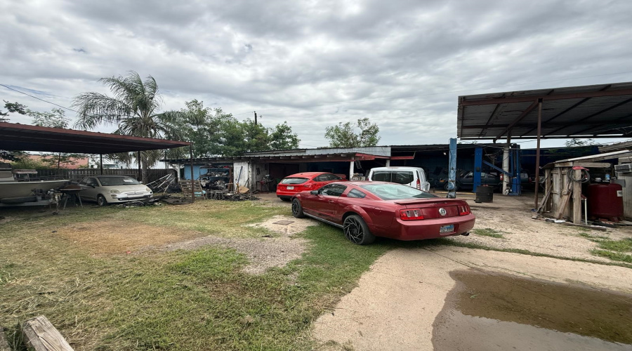 300 N Veterans Blvd, San juan, Texas 78589, 1 Room Rooms,1 BathroomBathrooms,Commercial retail/office,For Sale,300 N Veterans Blvd,20255249