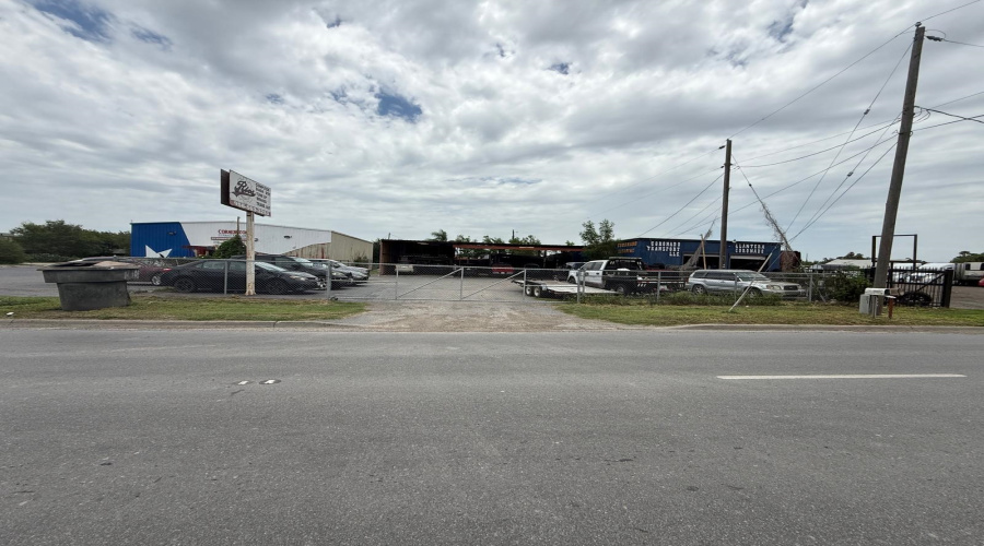 300 N Veterans Blvd, San juan, Texas 78589, 1 Room Rooms,1 BathroomBathrooms,Commercial retail/office,For Sale,300 N Veterans Blvd,20255249
