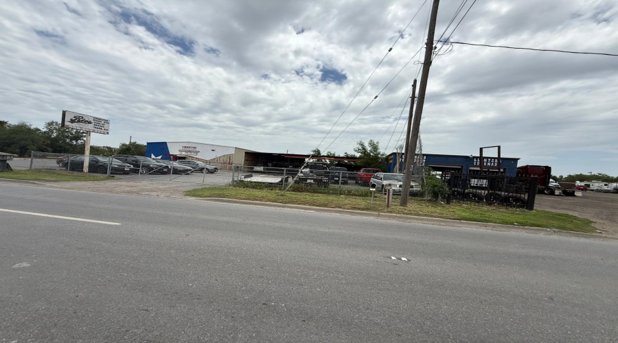 300 N Veterans Blvd, San juan, Texas 78589, 1 Room Rooms,1 BathroomBathrooms,Commercial retail/office,For Sale,300 N Veterans Blvd,20255249