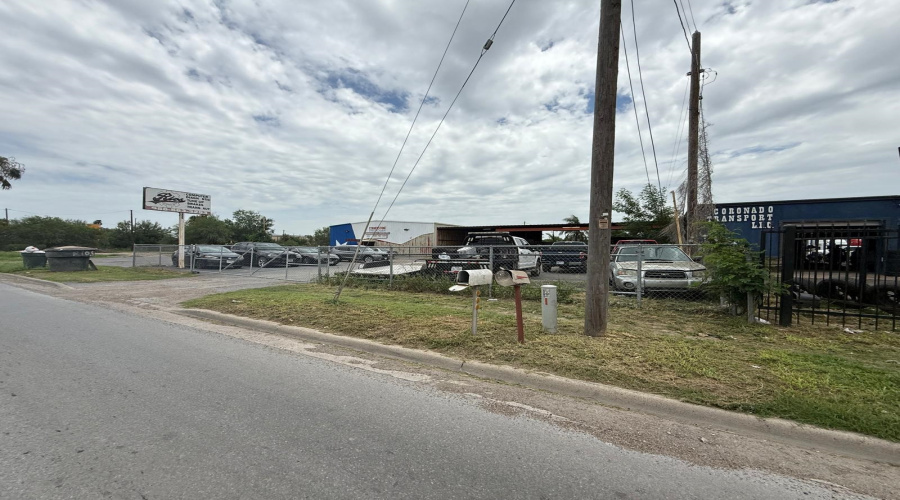 300 N Veterans Blvd, San juan, Texas 78589, 1 Room Rooms,1 BathroomBathrooms,Commercial retail/office,For Sale,300 N Veterans Blvd,20255249