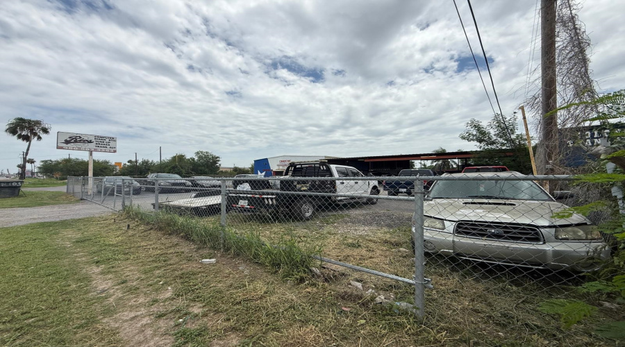 300 N Veterans Blvd, San juan, Texas 78589, 1 Room Rooms,1 BathroomBathrooms,Commercial retail/office,For Sale,300 N Veterans Blvd,20255249