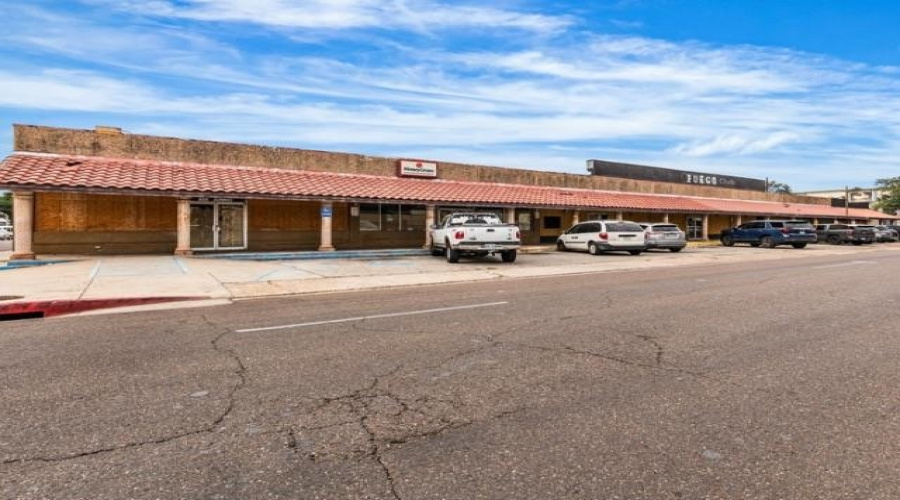 800 Juarez Ave, Laredo, Texas 78040, 1 Room Rooms,Commercial retail/office,For Sale,800 Juarez Ave,20255259