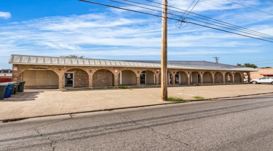 1020 Santa Maria Ave, Laredo, Texas 78040, 6 Rooms Rooms,3 BathroomsBathrooms,Commercial retail/office,For Sale,1020 Santa Maria Ave,20255262