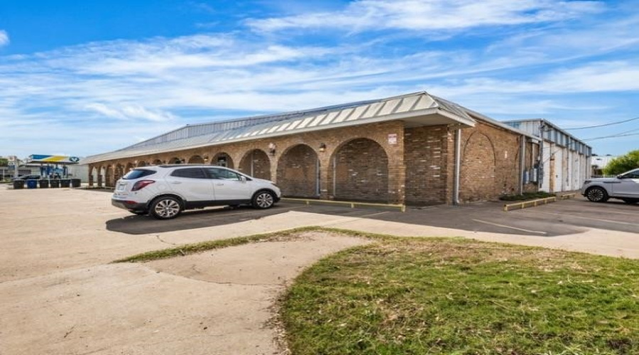 1020 Santa Maria Ave, Laredo, Texas 78040, 6 Rooms Rooms,3 BathroomsBathrooms,Commercial retail/office,For Sale,1020 Santa Maria Ave,20255262