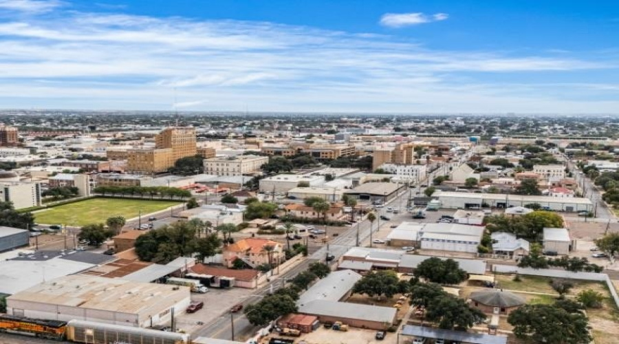 1020 Santa Maria Ave, Laredo, Texas 78040, 6 Rooms Rooms,3 BathroomsBathrooms,Commercial retail/office,For Sale,1020 Santa Maria Ave,20255262