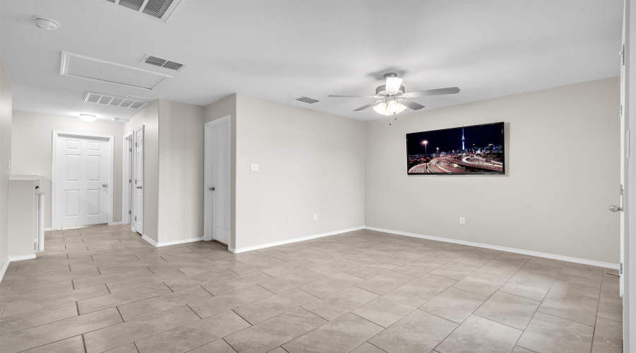 5618 Buckskin Dr., LAREDO, Texas 78046, 5 Bedrooms Bedrooms, 8 Rooms Rooms,3 BathroomsBathrooms,Residential,For Sale,5618 Buckskin Dr.,20255261