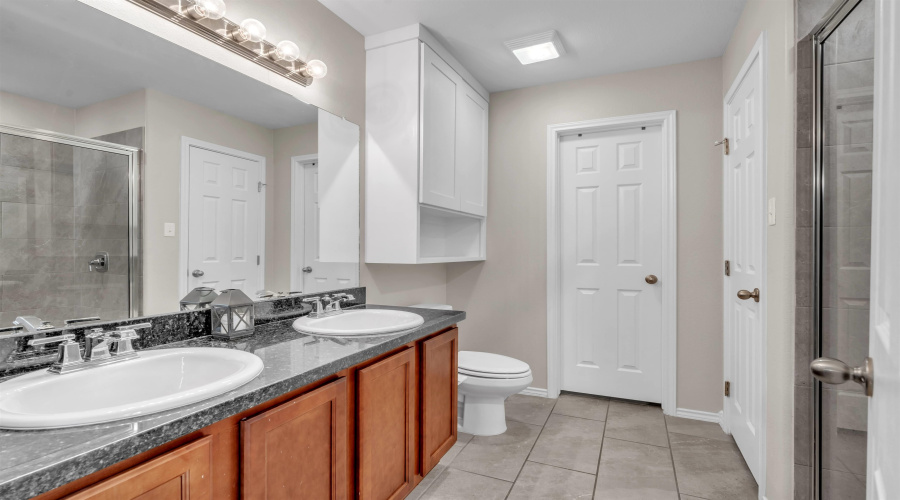 5618 Buckskin Dr., LAREDO, Texas 78046, 5 Bedrooms Bedrooms, 8 Rooms Rooms,3 BathroomsBathrooms,Residential,For Sale,5618 Buckskin Dr.,20255261