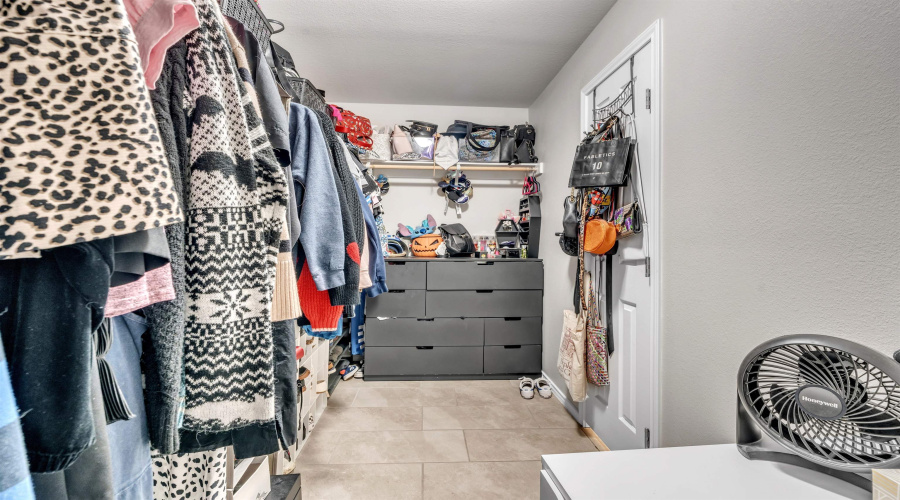 5618 Buckskin Dr., LAREDO, Texas 78046, 5 Bedrooms Bedrooms, 8 Rooms Rooms,3 BathroomsBathrooms,Residential,For Sale,5618 Buckskin Dr.,20255261