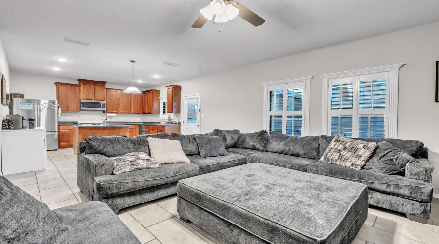 5618 Buckskin Dr., LAREDO, Texas 78046, 5 Bedrooms Bedrooms, 8 Rooms Rooms,3 BathroomsBathrooms,Residential,For Sale,5618 Buckskin Dr.,20255261