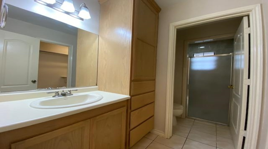 4104 Jalapa St, Laredo, Texas 78046, 3 Bedrooms Bedrooms, 7 Rooms Rooms,2 BathroomsBathrooms,Residential,For Sale,4104 Jalapa St,20255263