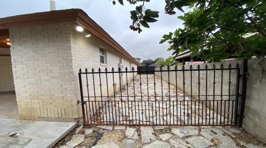 4104 Jalapa St, Laredo, Texas 78046, 3 Bedrooms Bedrooms, 7 Rooms Rooms,2 BathroomsBathrooms,Residential,For Sale,4104 Jalapa St,20255263