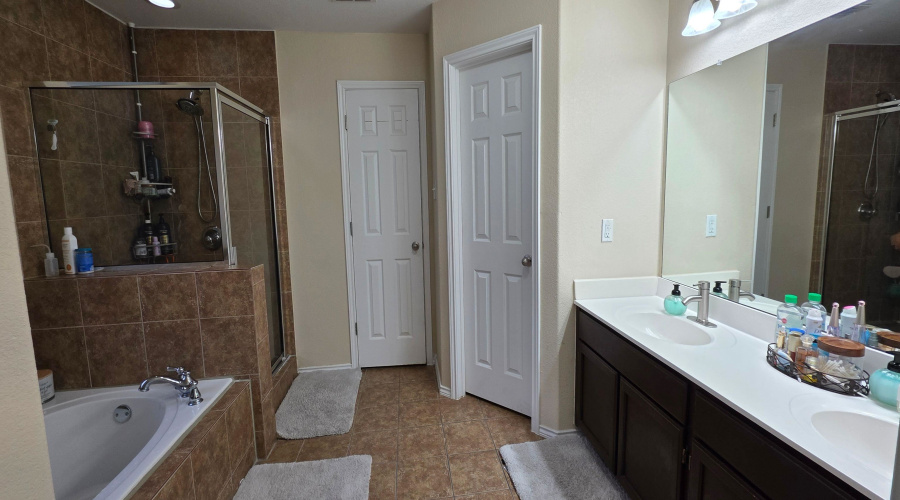 11317 Kirby Dr, Laredo, Texas 78045-5003, 5 Bedrooms Bedrooms, 8 Rooms Rooms,2 BathroomsBathrooms,Residential,For Sale,11317 Kirby Dr,20255264