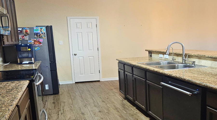 11317 Kirby Dr, Laredo, Texas 78045-5003, 5 Bedrooms Bedrooms, 8 Rooms Rooms,2 BathroomsBathrooms,Residential,For Sale,11317 Kirby Dr,20255264