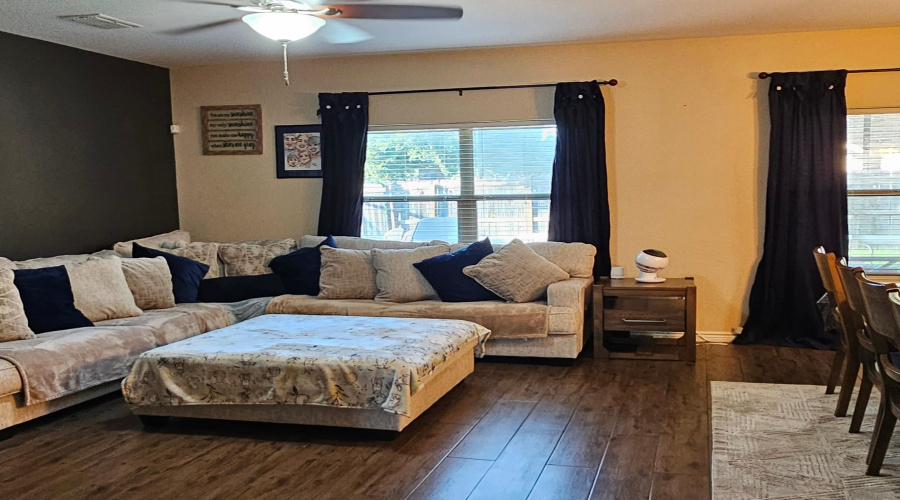 11317 Kirby Dr, Laredo, Texas 78045-5003, 5 Bedrooms Bedrooms, 8 Rooms Rooms,2 BathroomsBathrooms,Residential,For Sale,11317 Kirby Dr,20255264