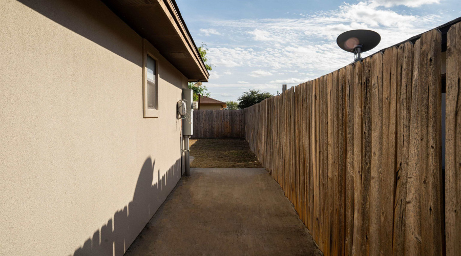 1507 Riddle Dr, Laredo, Texas 78046-8892, 3 Bedrooms Bedrooms, 5 Rooms Rooms,2 BathroomsBathrooms,Residential,For Sale,1507 Riddle Dr,20255265