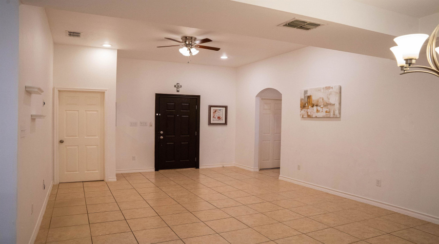 1507 Riddle Dr, Laredo, Texas 78046-8892, 3 Bedrooms Bedrooms, 5 Rooms Rooms,2 BathroomsBathrooms,Residential,For Sale,1507 Riddle Dr,20255265