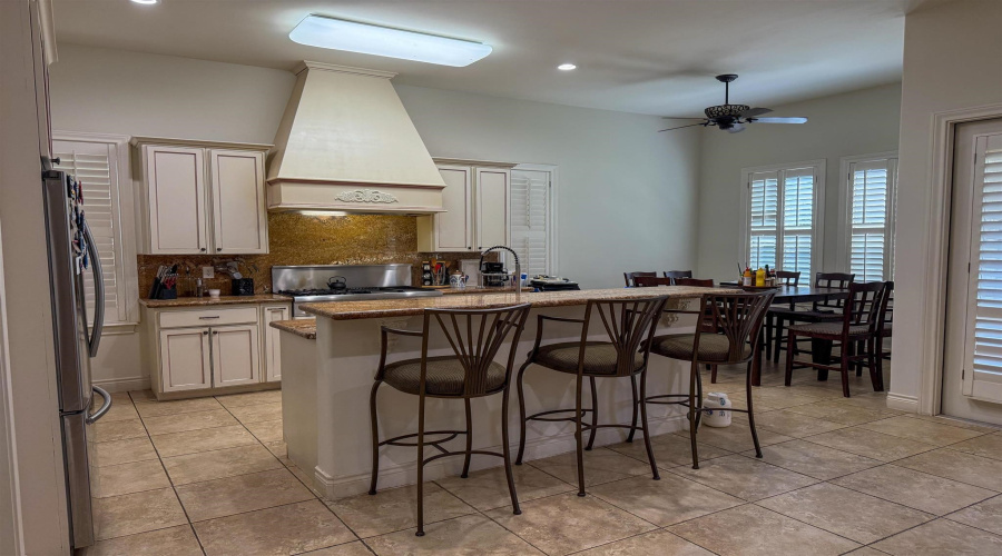 328 Lake Powell Dr, laredo, Texas 78043, 4 Bedrooms Bedrooms, 7 Rooms Rooms,4 BathroomsBathrooms,Residential,For Sale,328 Lake Powell Dr,20255266