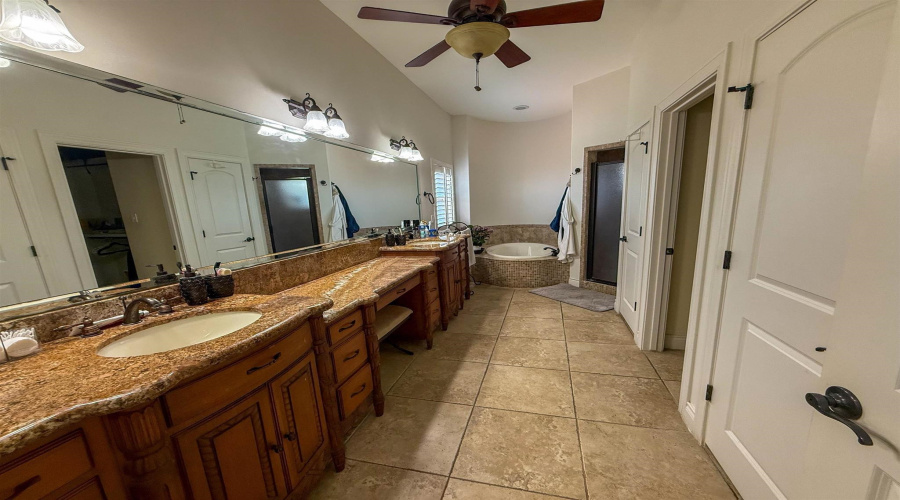 328 Lake Powell Dr, laredo, Texas 78043, 4 Bedrooms Bedrooms, 7 Rooms Rooms,4 BathroomsBathrooms,Residential,For Sale,328 Lake Powell Dr,20255266
