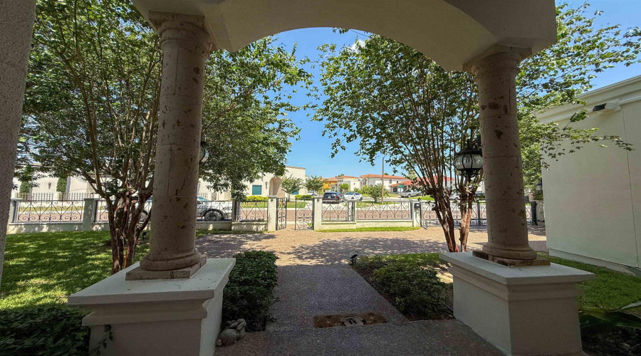 328 Lake Powell Dr, laredo, Texas 78043, 4 Bedrooms Bedrooms, 7 Rooms Rooms,4 BathroomsBathrooms,Residential,For Sale,328 Lake Powell Dr,20255266