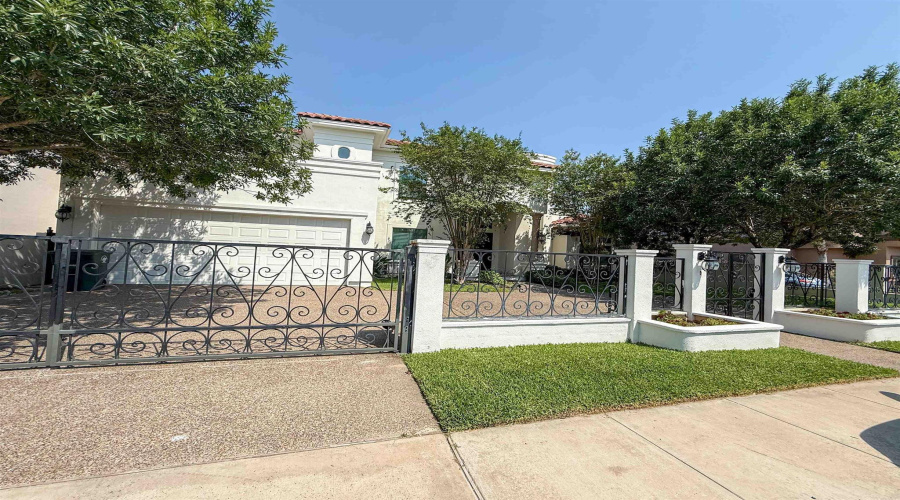 328 Lake Powell Dr, laredo, Texas 78043, 4 Bedrooms Bedrooms, 7 Rooms Rooms,4 BathroomsBathrooms,Residential,For Sale,328 Lake Powell Dr,20255266