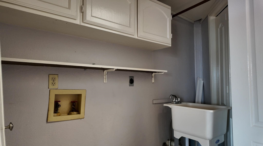 1401 Gustavus St, Laredo, Texas 78040, 2 Bedrooms Bedrooms, 4 Rooms Rooms,1 BathroomBathrooms,Residential,For Sale,1401 Gustavus St,20255269