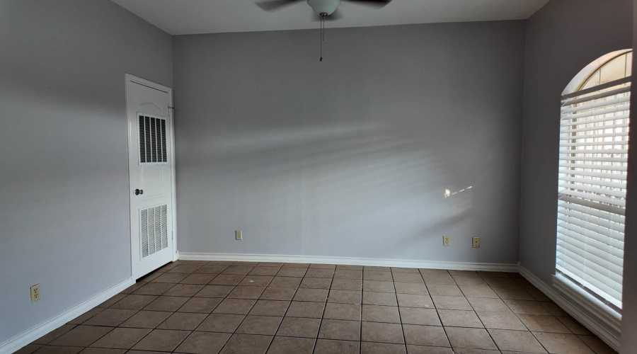 1401 Gustavus St, Laredo, Texas 78040, 2 Bedrooms Bedrooms, 4 Rooms Rooms,1 BathroomBathrooms,Residential,For Sale,1401 Gustavus St,20255269