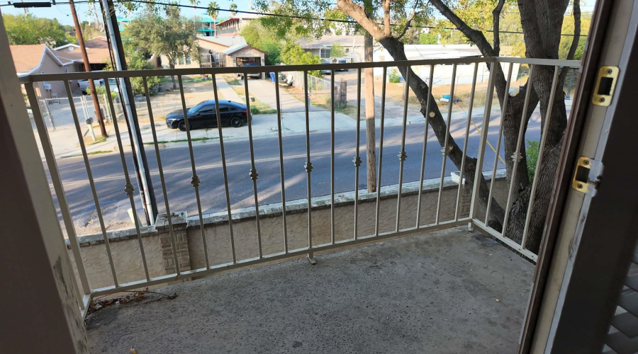 1401 Gustavus St, Laredo, Texas 78040, 2 Bedrooms Bedrooms, 4 Rooms Rooms,1 BathroomBathrooms,Residential,For Sale,1401 Gustavus St,20255269