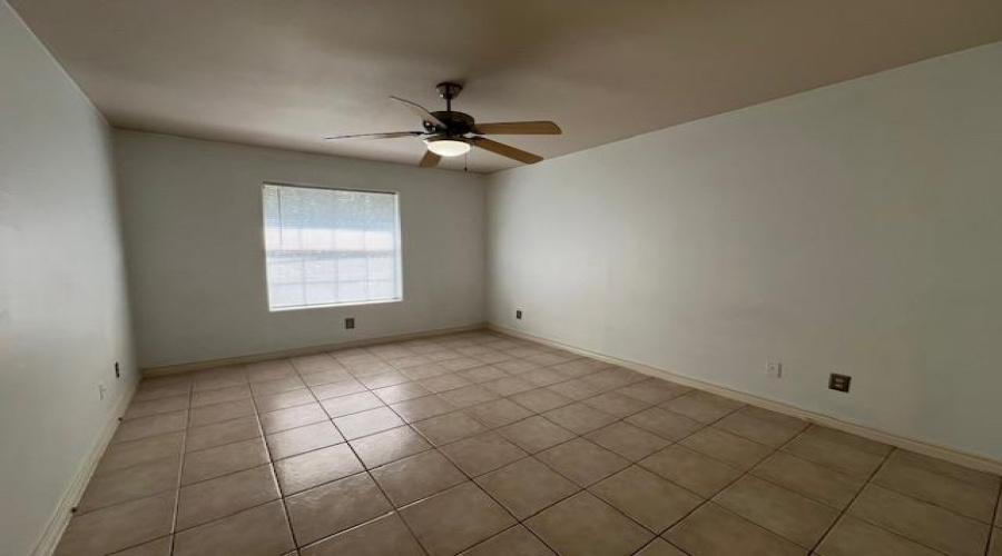 9802 Cantera Ct, LAREDO, Texas 78045, 2 Bedrooms Bedrooms, 4 Rooms Rooms,2 BathroomsBathrooms,Residential,For Sale,9802 Cantera Ct,20251381