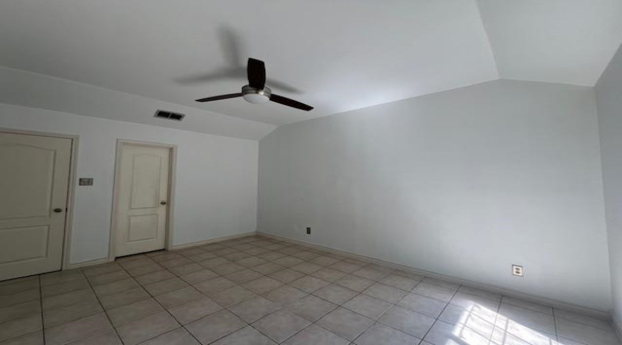 9802 Cantera Ct, LAREDO, Texas 78045, 2 Bedrooms Bedrooms, 4 Rooms Rooms,2 BathroomsBathrooms,Residential,For Sale,9802 Cantera Ct,20251381