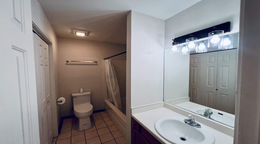 104 Belaire Dr, LAREDO, Texas 78041, 2 Bedrooms Bedrooms, 4 Rooms Rooms,2 BathroomsBathrooms,Residential,For Rent,104 Belaire Dr,20255270