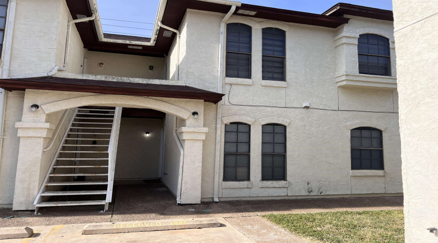 104 Belaire Dr, LAREDO, Texas 78041, 2 Bedrooms Bedrooms, 4 Rooms Rooms,2 BathroomsBathrooms,Residential,For Rent,104 Belaire Dr,20255270