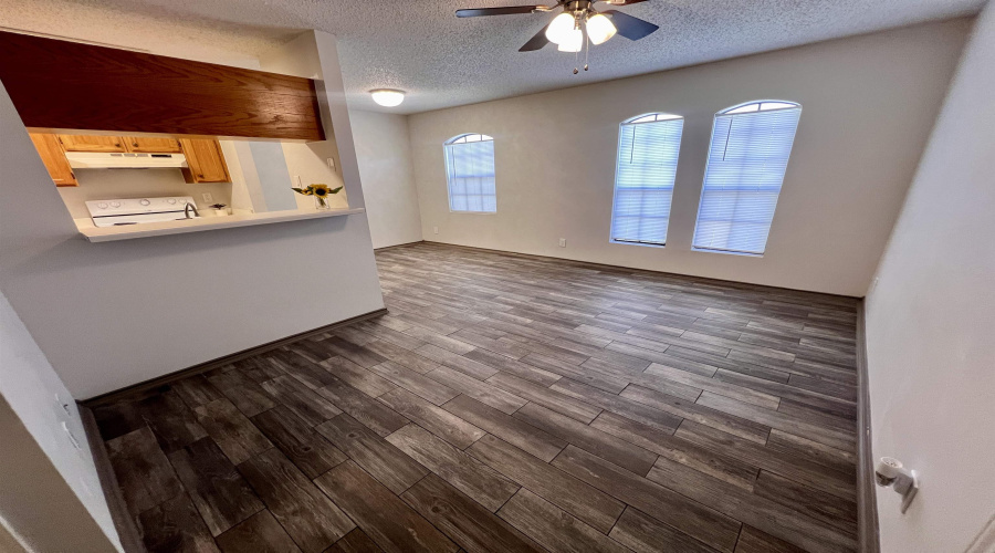 104 Belaire Dr, LAREDO, Texas 78041, 2 Bedrooms Bedrooms, 4 Rooms Rooms,2 BathroomsBathrooms,Residential,For Rent,104 Belaire Dr,20255270