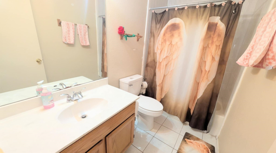 105 Tamarack Lp, Laredo, Texas 78045, 3 Bedrooms Bedrooms, 5 Rooms Rooms,2 BathroomsBathrooms,Residential,For Sale,105 Tamarack Lp,20255271