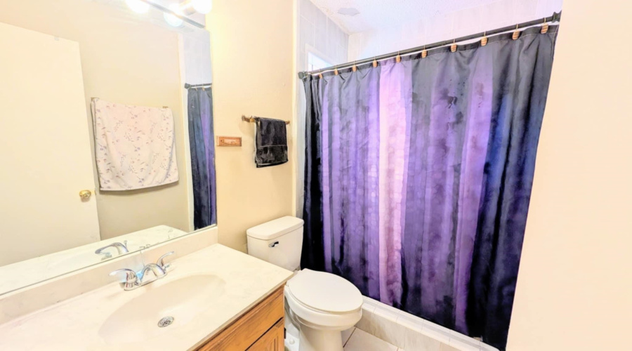 105 Tamarack Lp, Laredo, Texas 78045, 3 Bedrooms Bedrooms, 5 Rooms Rooms,2 BathroomsBathrooms,Residential,For Sale,105 Tamarack Lp,20255271