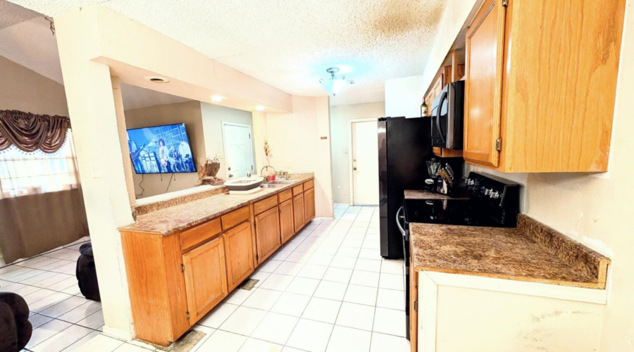 105 Tamarack Lp, Laredo, Texas 78045, 3 Bedrooms Bedrooms, 5 Rooms Rooms,2 BathroomsBathrooms,Residential,For Sale,105 Tamarack Lp,20255271